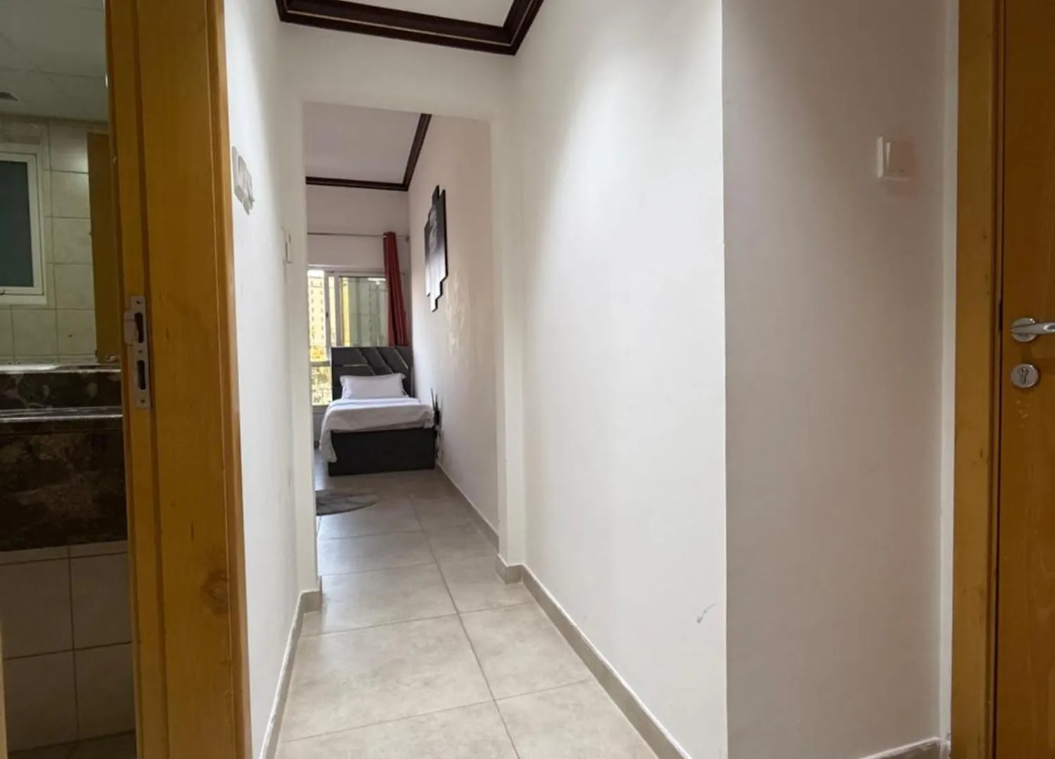 2016 Queen Room In Hotel Apartments With Private And Attached Bathroom Close To Union Metro Station With Paid Parking