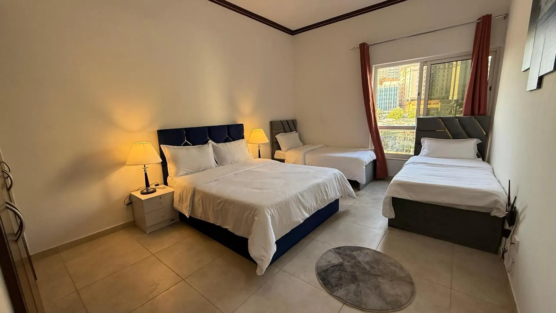 Aparthotel 2016 Queen Room In Hotel Apartments With Private And Attached Bathroom Close To Union Metro Station With Paid Parking