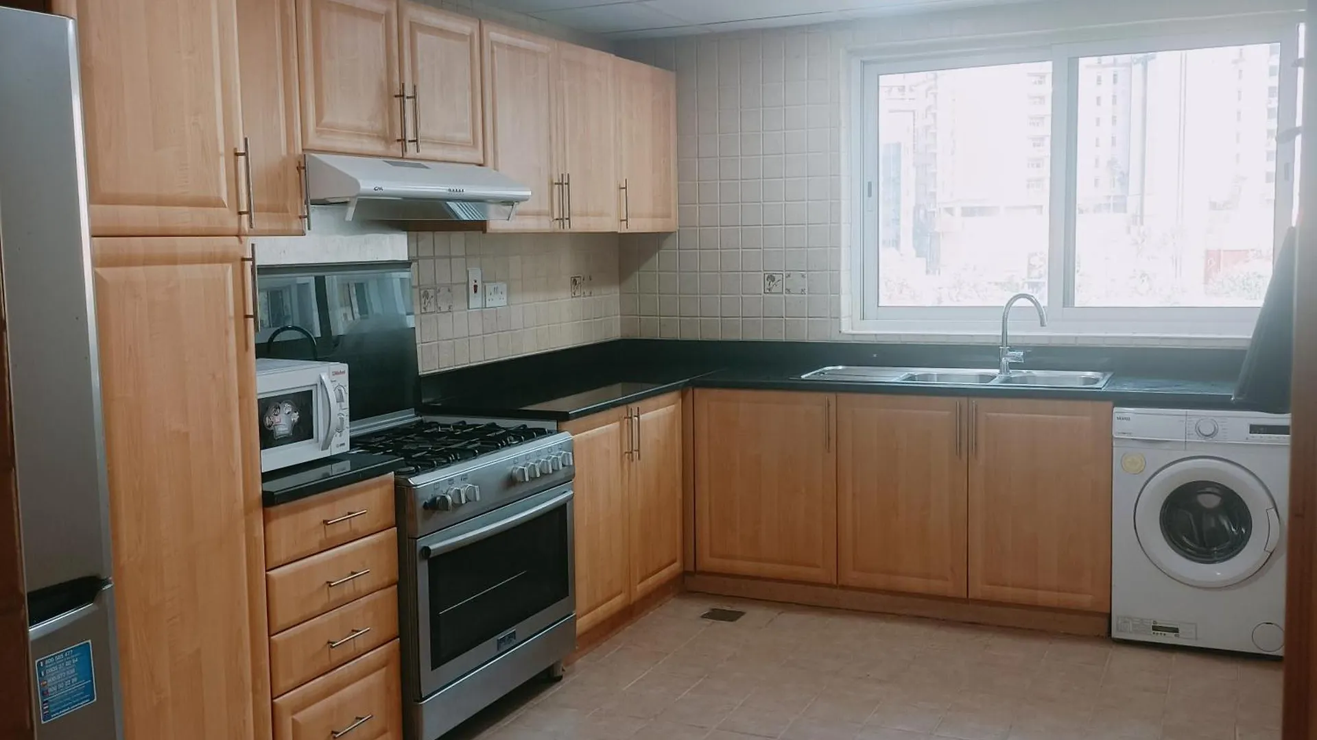 Aparthotel 2016 Queen Room In Hotel Apartments With Private And Attached Bathroom Close To Union Metro Station With Paid Parking