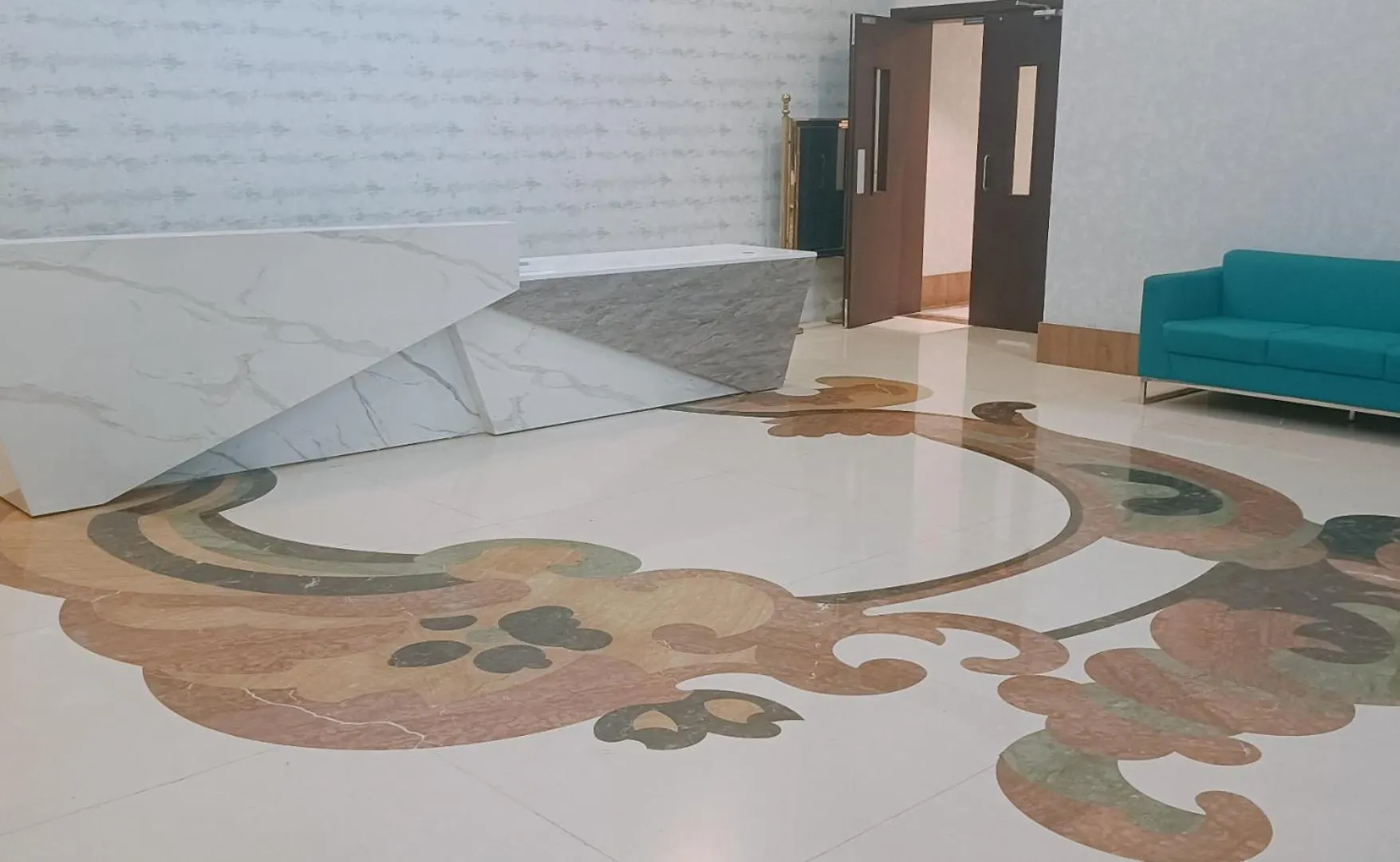 Aparthotel 2016 Queen Room In Hotel Apartments With Private And Attached Bathroom Close To Union Metro Station With Paid Parking