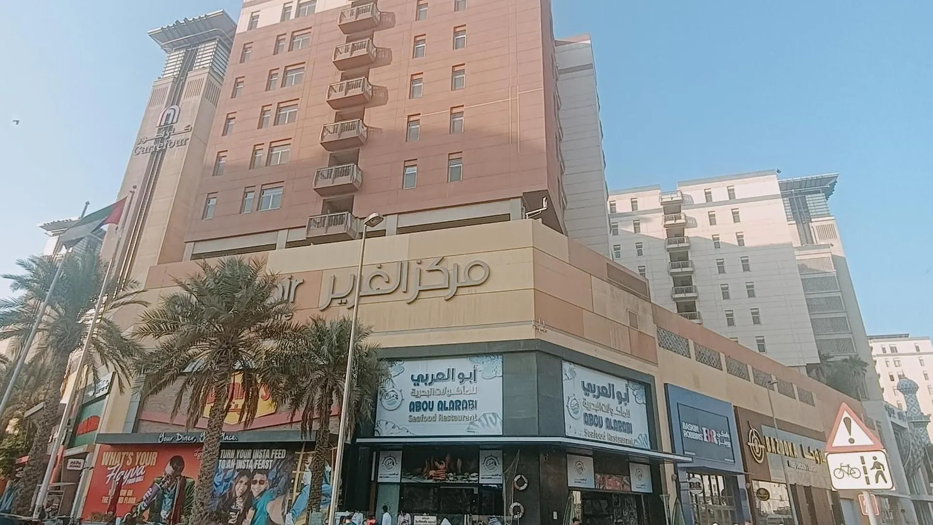 Aparthotel 2016 Queen Room In Hotel Apartments With Private And Attached Bathroom Close To Union Metro Station With Paid Parking
